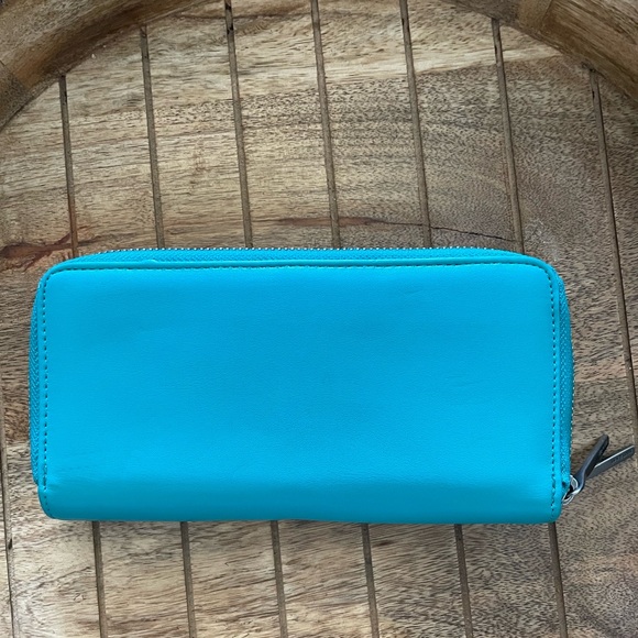 Authentic Mat & Nat Wallet - Picture 3 of 5